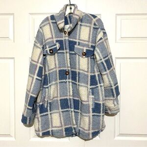 Veveret women’s multi colored Sherpa style fabric coat size Large